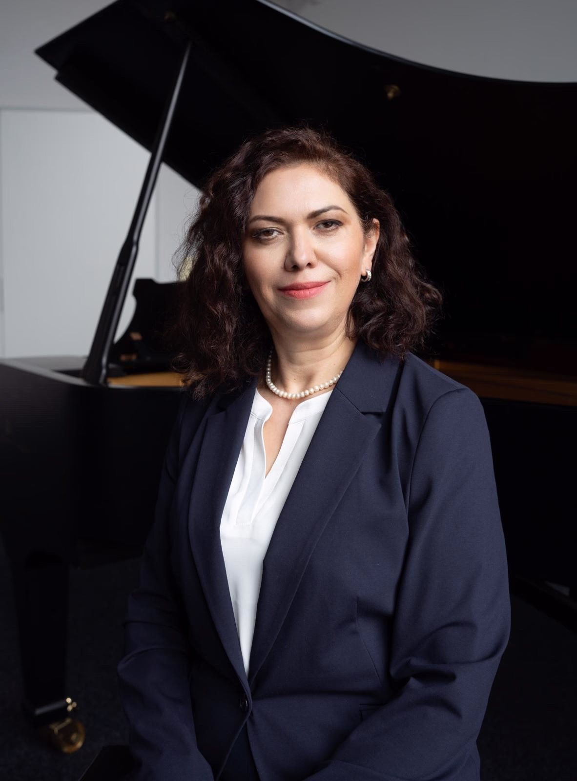 Kontakt zur Klavierlehrerin und Diplom-Pianistin Aida S. Ismayilova